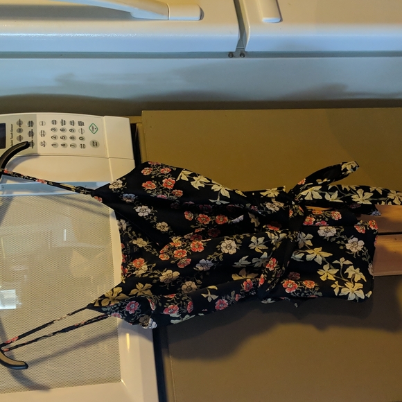 GUESS Silk black and pink flowered blouse. - Picture 2 of 6